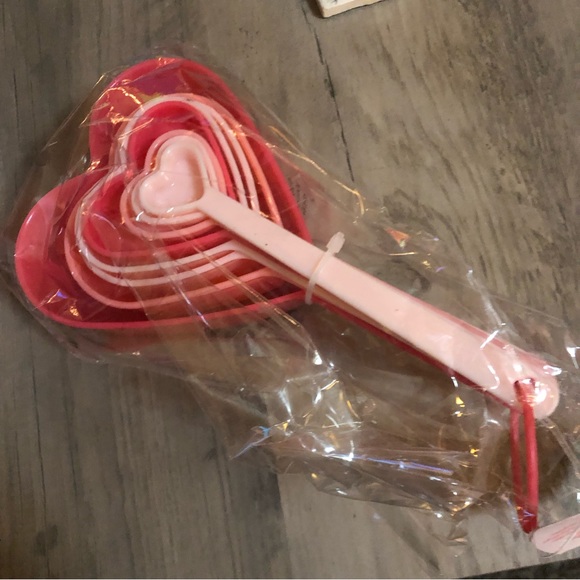 Target bullseye Valentines Measuring cup & spoons - Picture 1 of 7